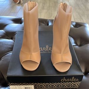 Womens Charles by Charles David 7.5 Taupe Latex Patent Peep Toe heel.